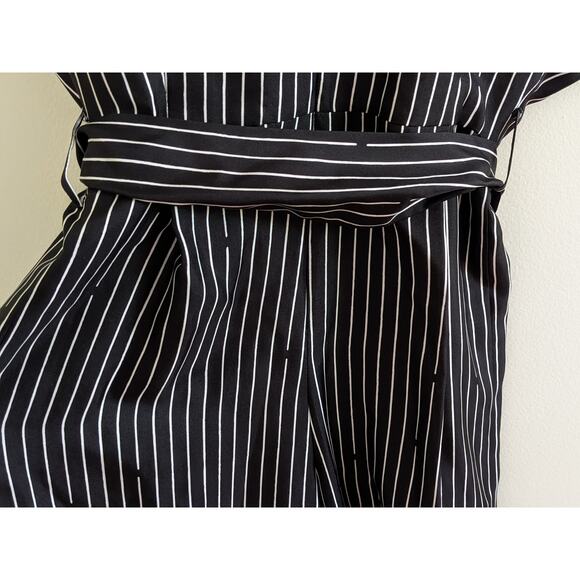 NWT Diane Von Furstenberg Sz 2 Short Sleeve V-Neck Silk Jumpsuit Larson Black - Picture 9 of 10